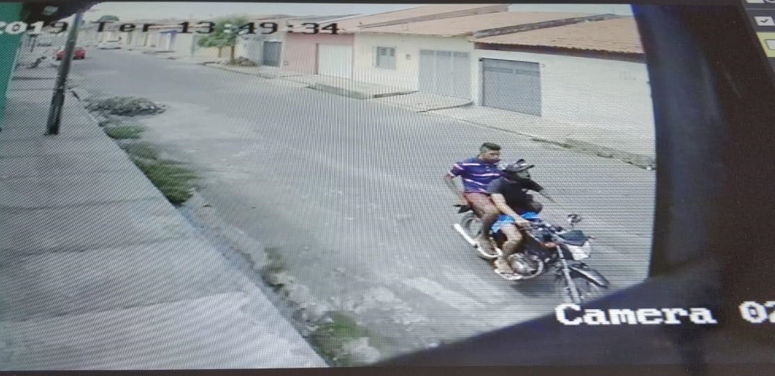 Assaltantes usam moto para praticar crimes